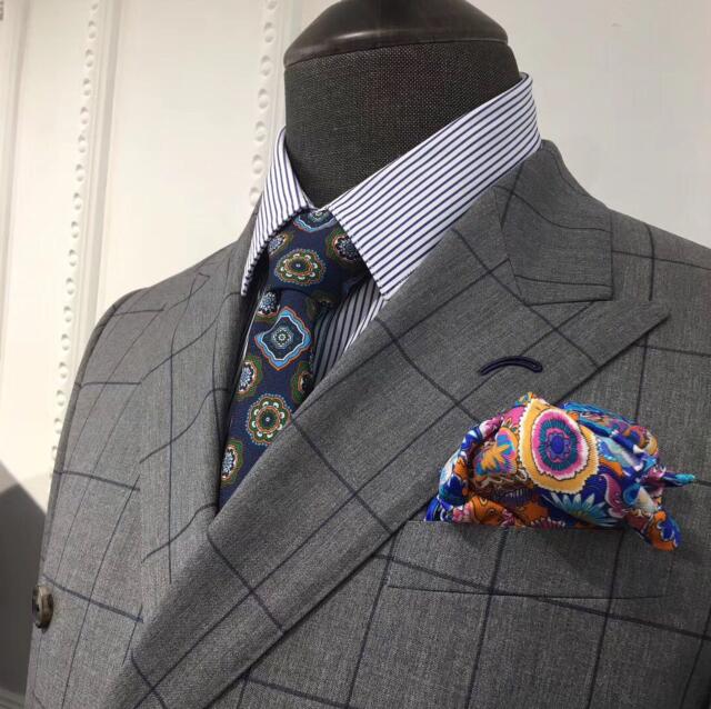 南京西服定做公司给穿西服的一点领带搭配建议